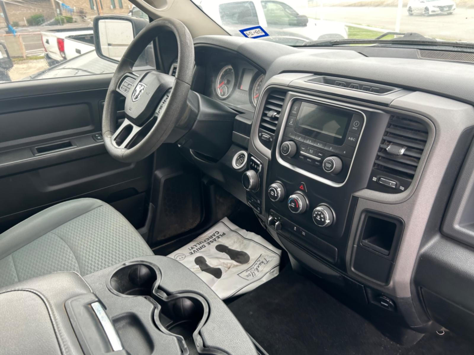 2018 White RAM 1500 Tradesman Crew Cab SWB 4WD (3C6RR7KT2JG) with an 5.7L V8 OHV 16V engine, 8A transmission, located at 1687 Business 35 S, New Braunfels, TX, 78130, (830) 625-7159, 29.655487, -98.051491 - Photo #3